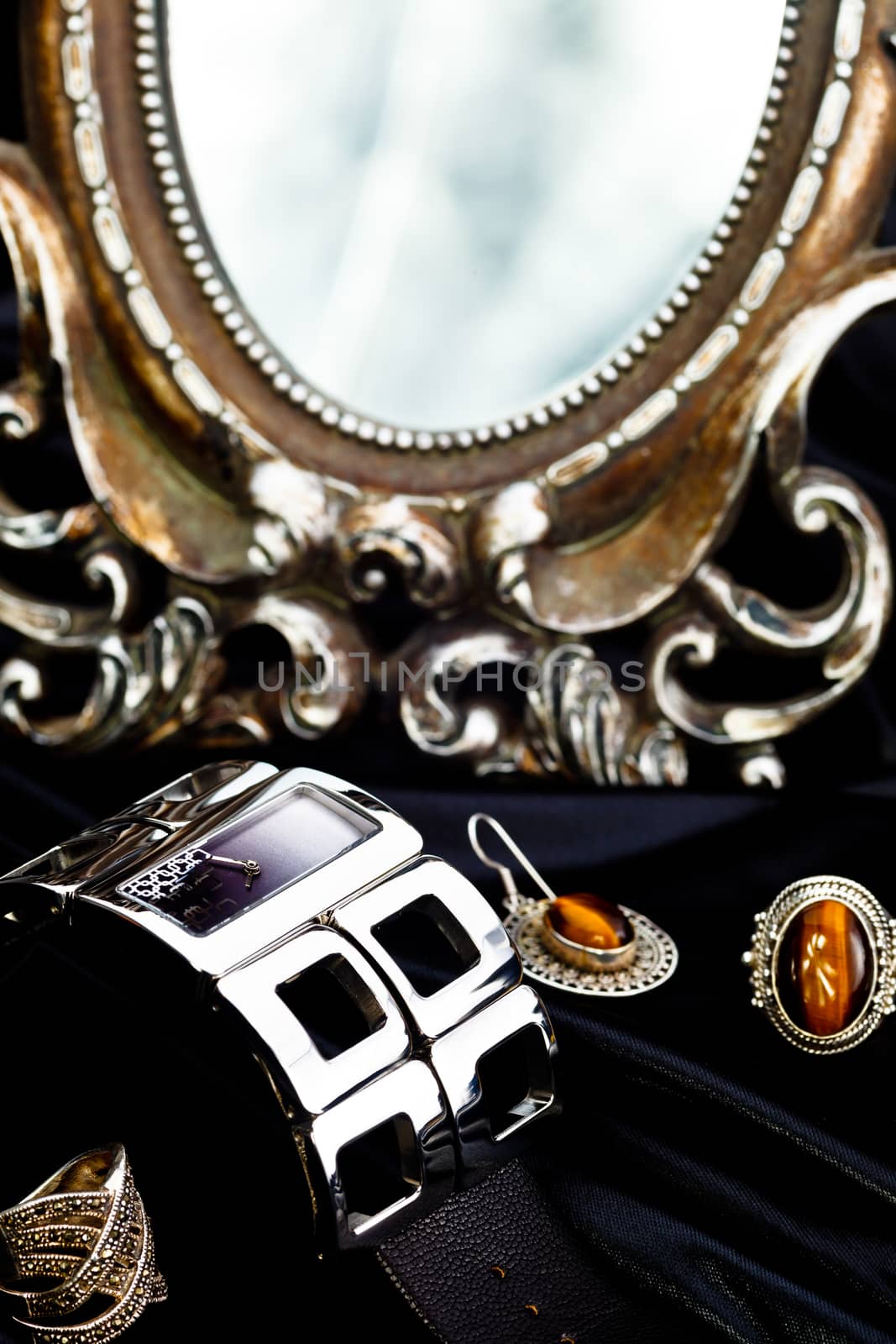 A very luxury woman watch of bracalet
