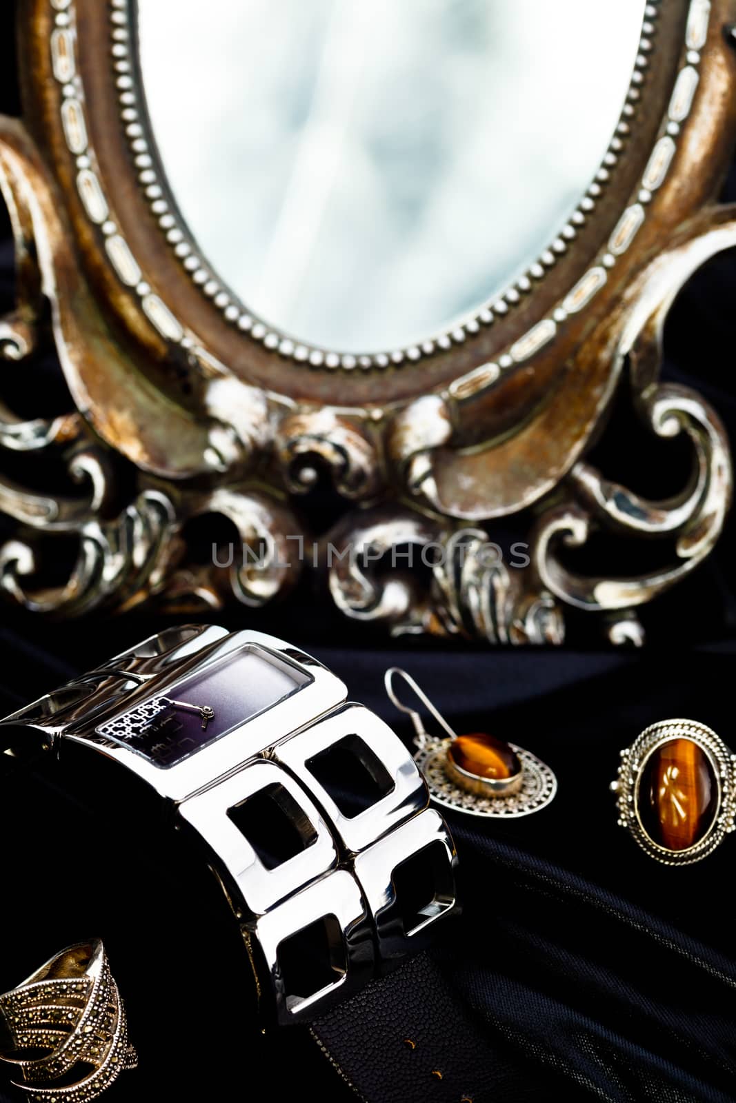A very luxury woman watch of bracalet