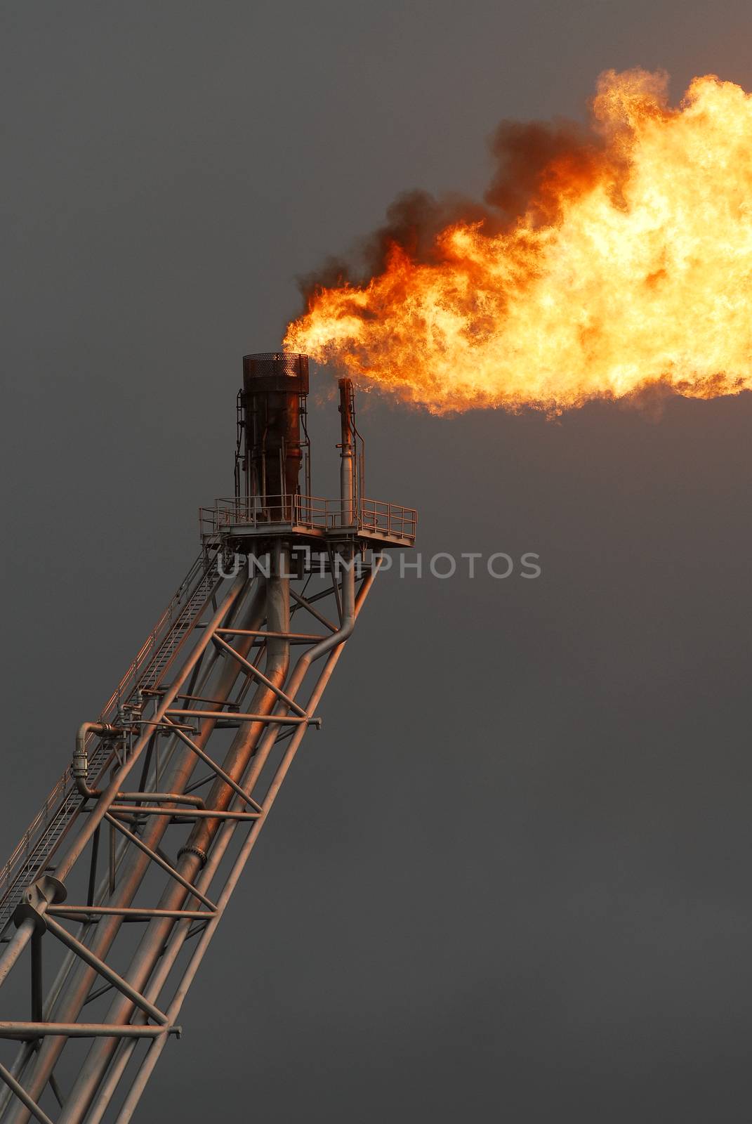 Flare boom nozzle and fire on offshore oil rig