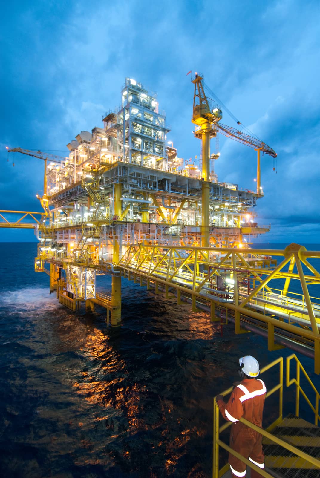 Oil and gas transfer platforms by think4photop