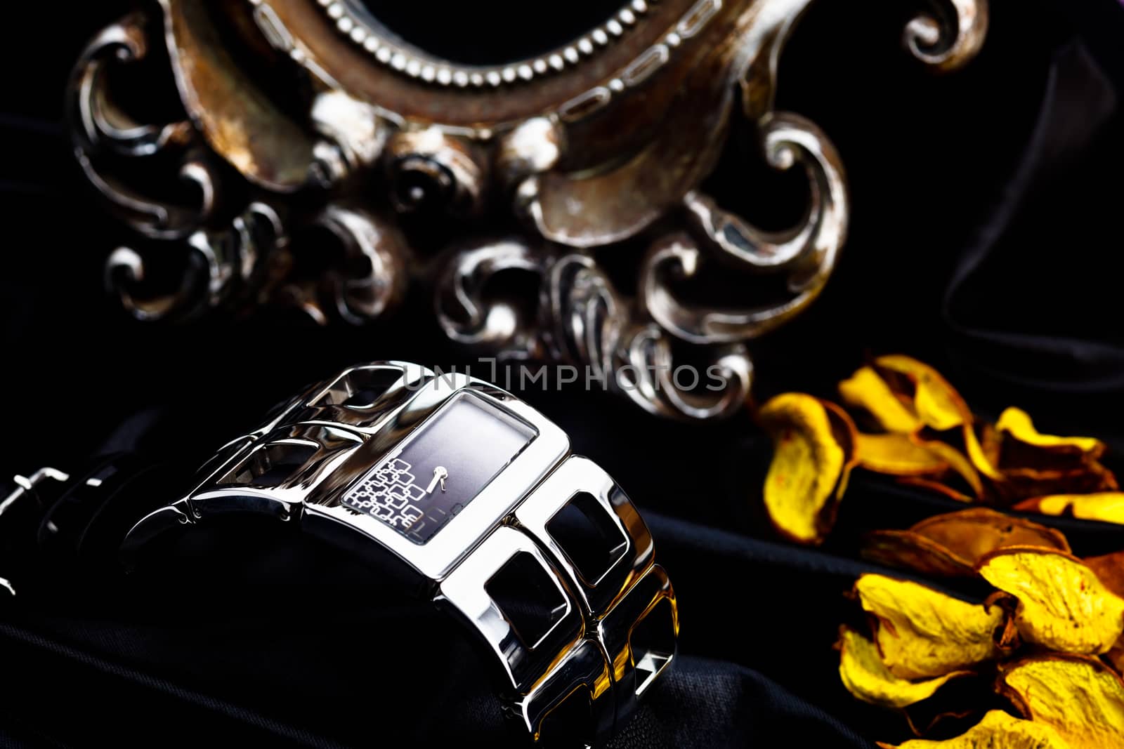 A very luxury woman watch of bracalet