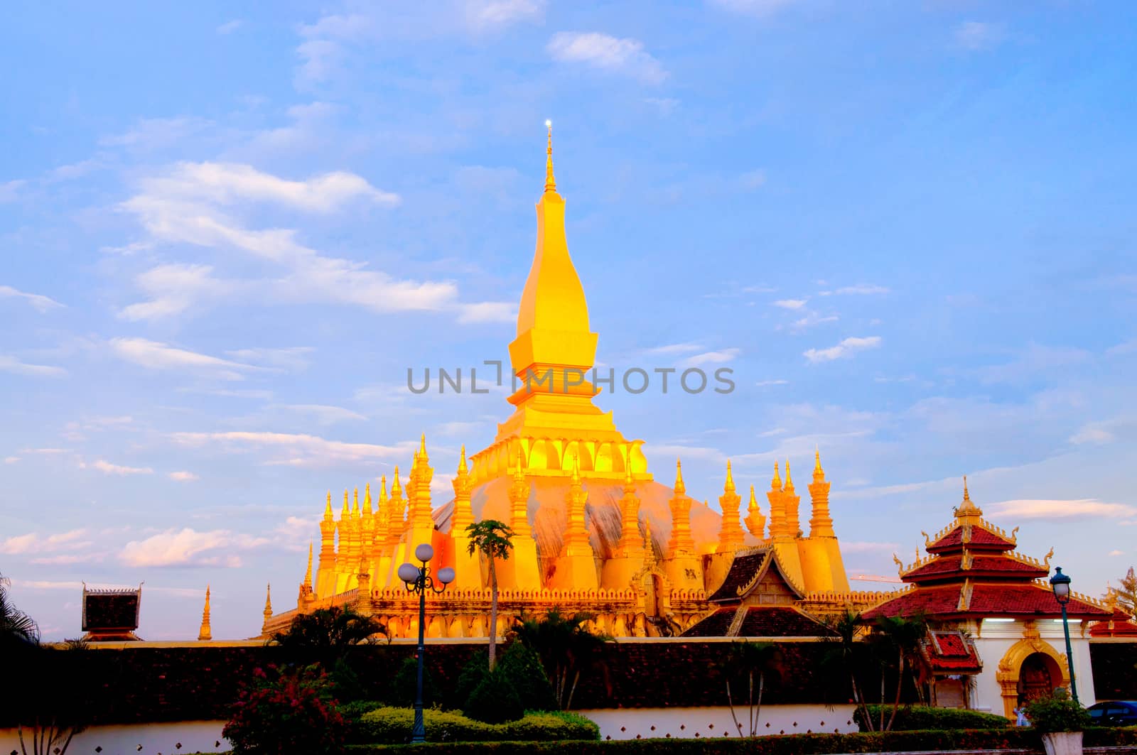Pha That Luang, by jee1999