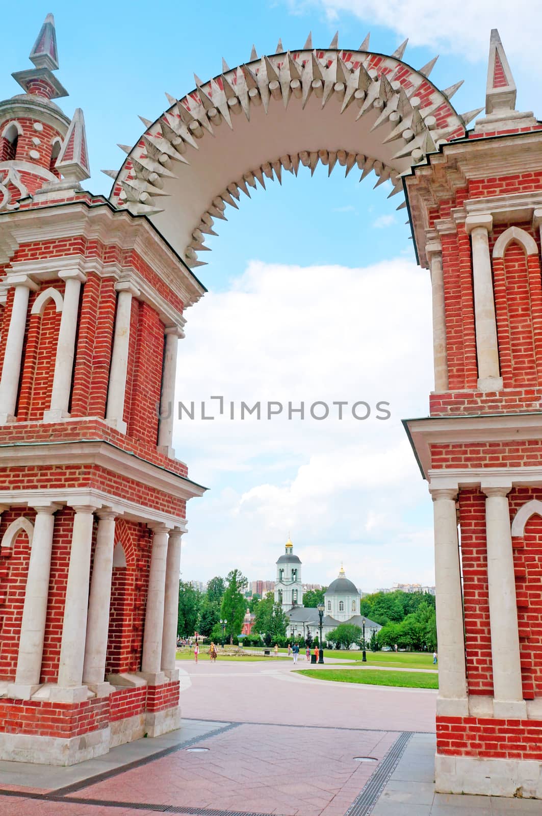  Arch of red brick decorated with white pattern                              