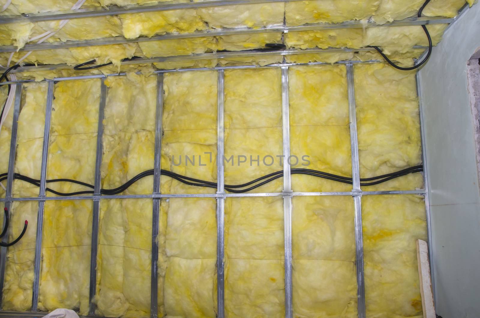 Heat isolation wall project: minerall wool and aluminium profile.