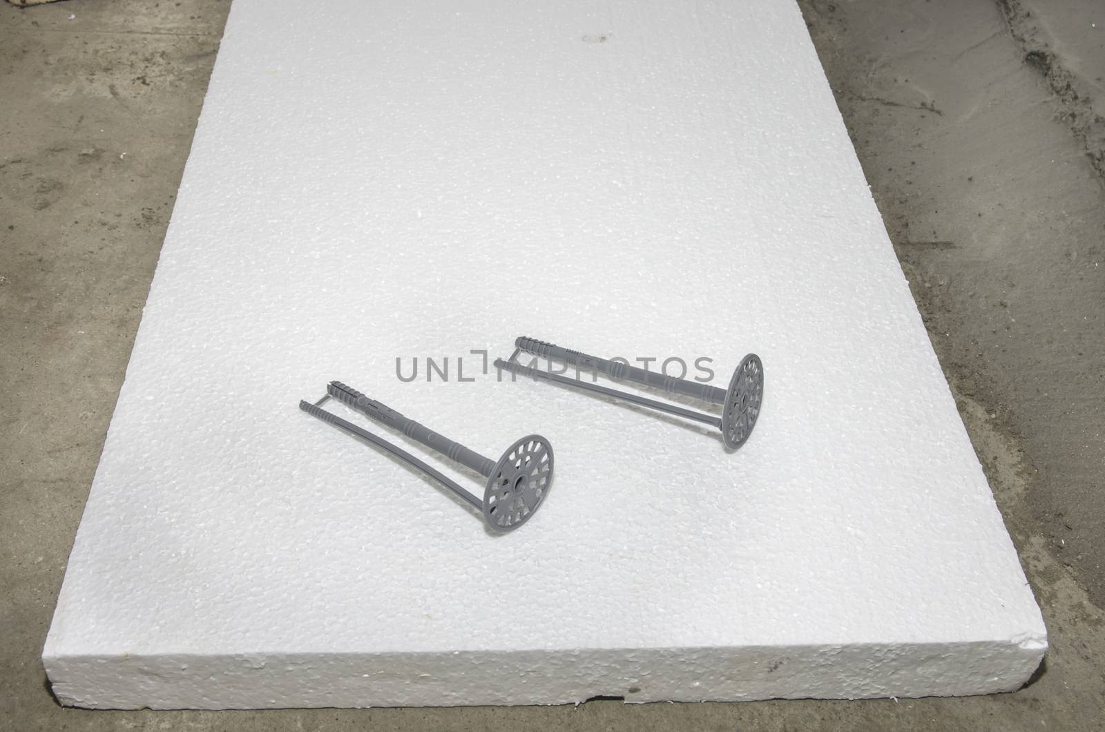 Thermal isolation of walls with styrofoam insulation.
