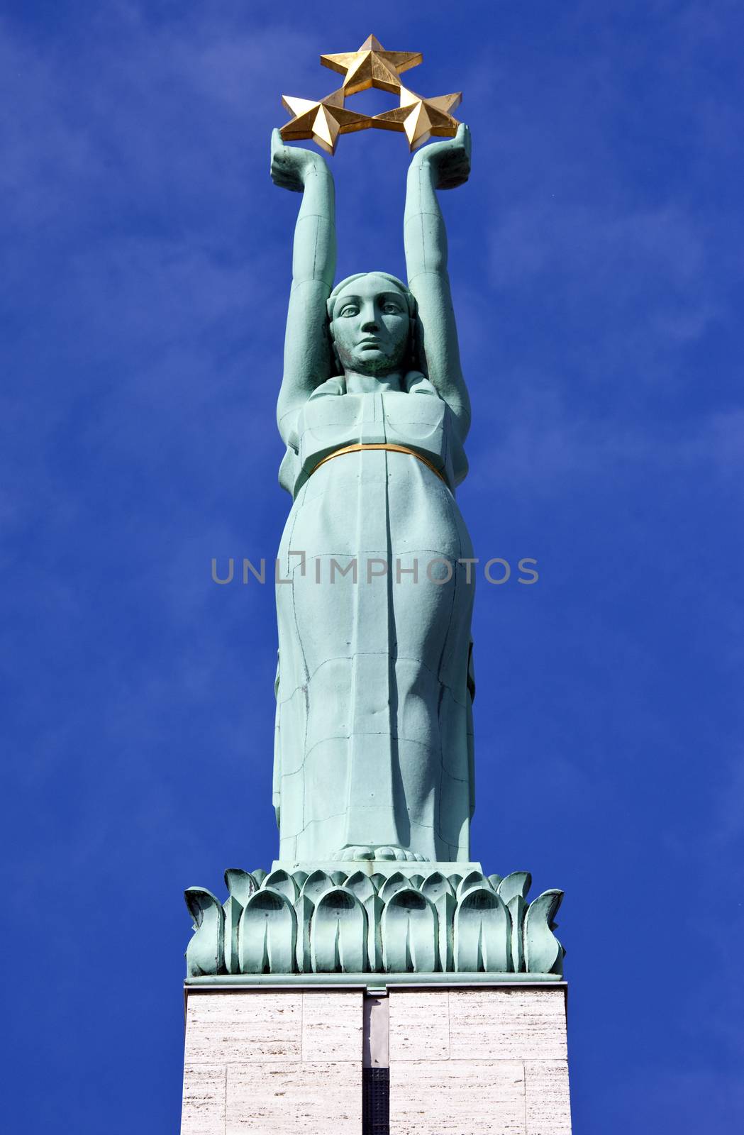 The Freedom Monument in Riga by chrisdorney