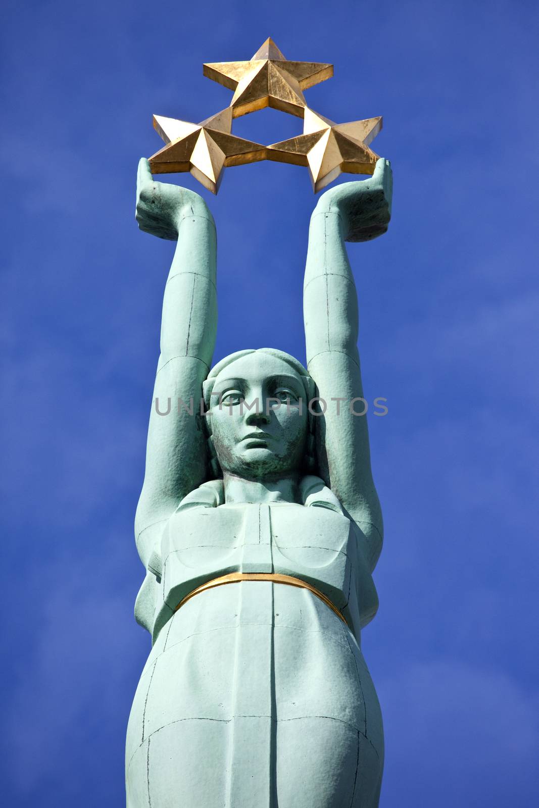 The Freedom Monument in Riga by chrisdorney