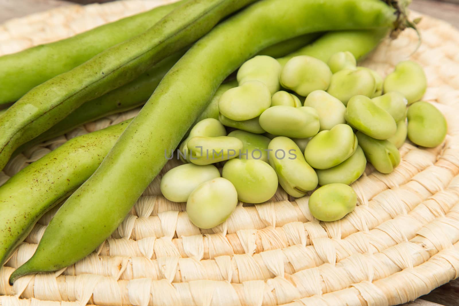 Fresh green beans and bean pods