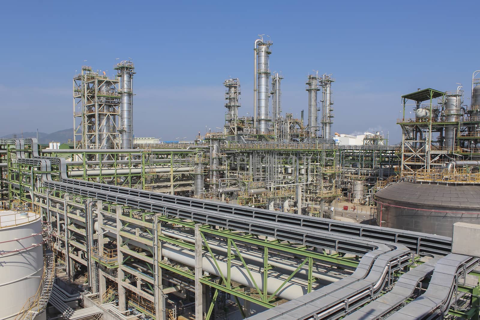 Structure of oil and chemical refiniery plant 