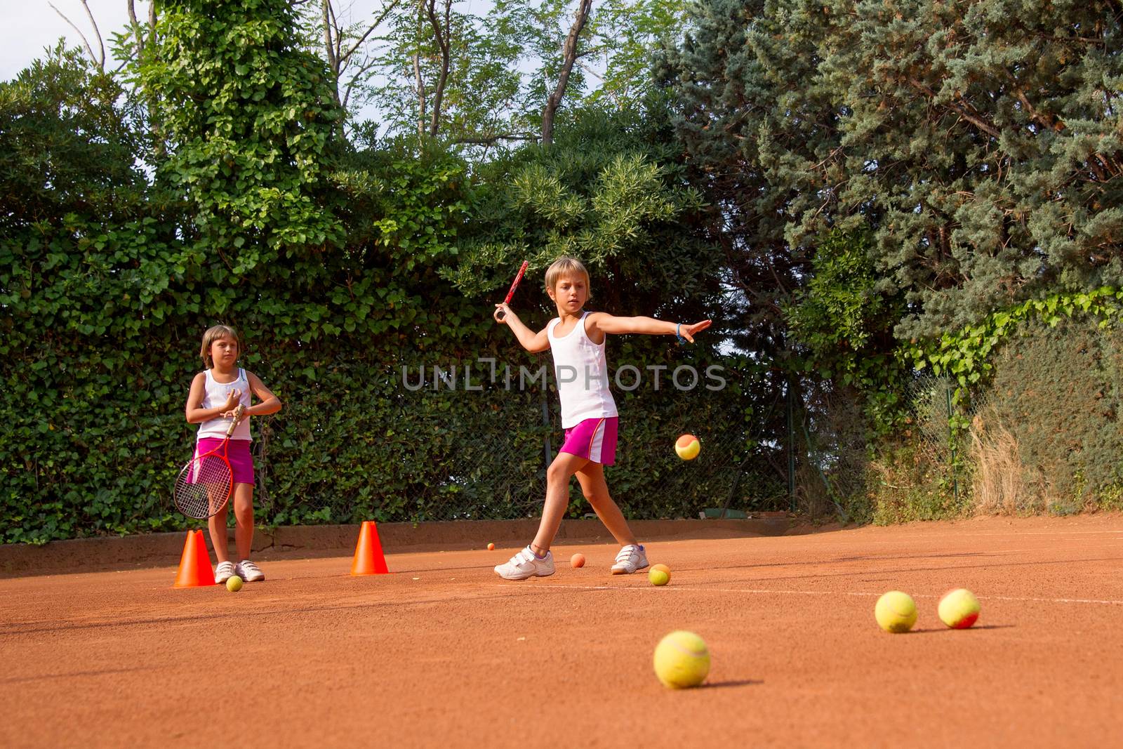 children to tennis school