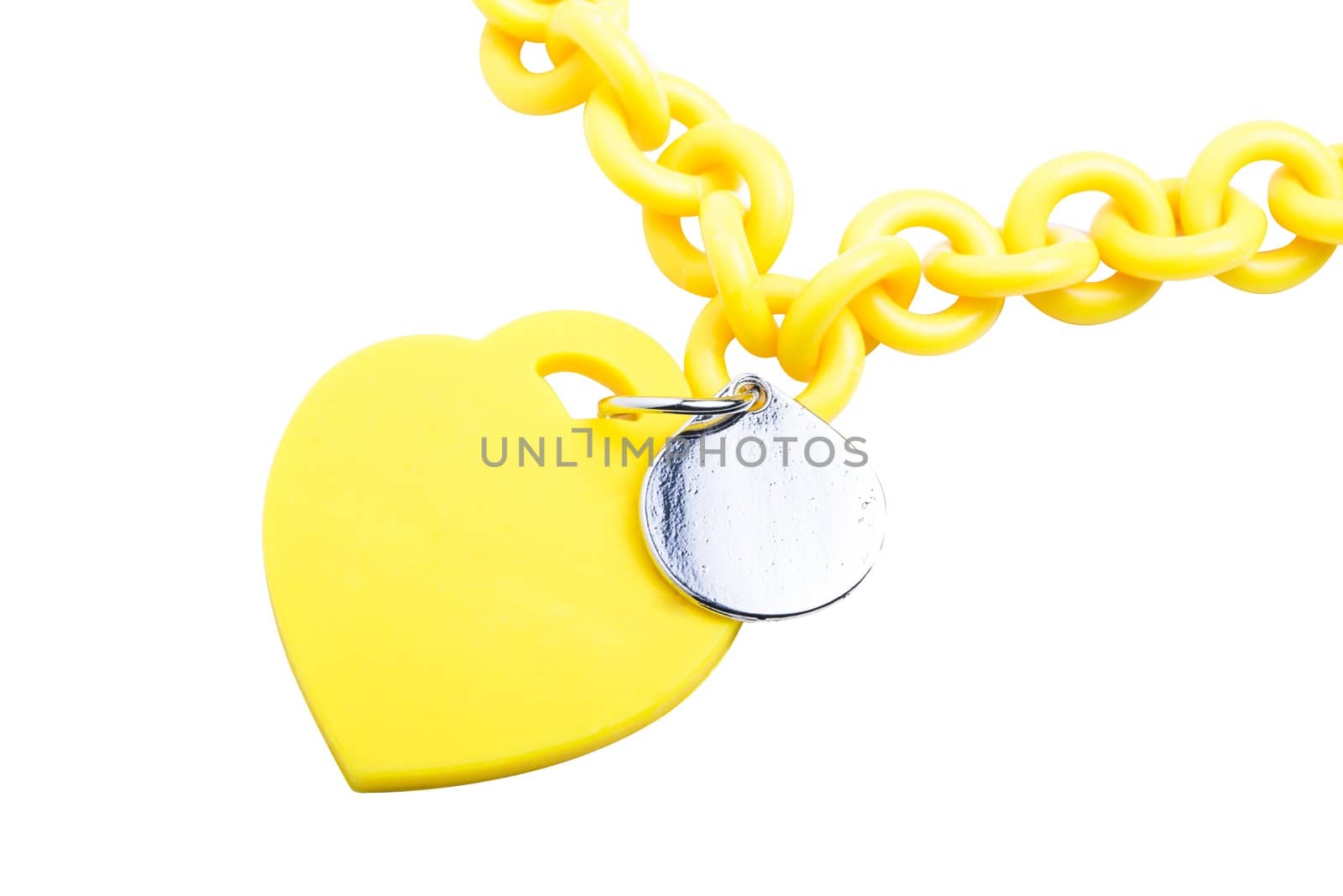 Close up picture of a yellow plastic chain with a heart.