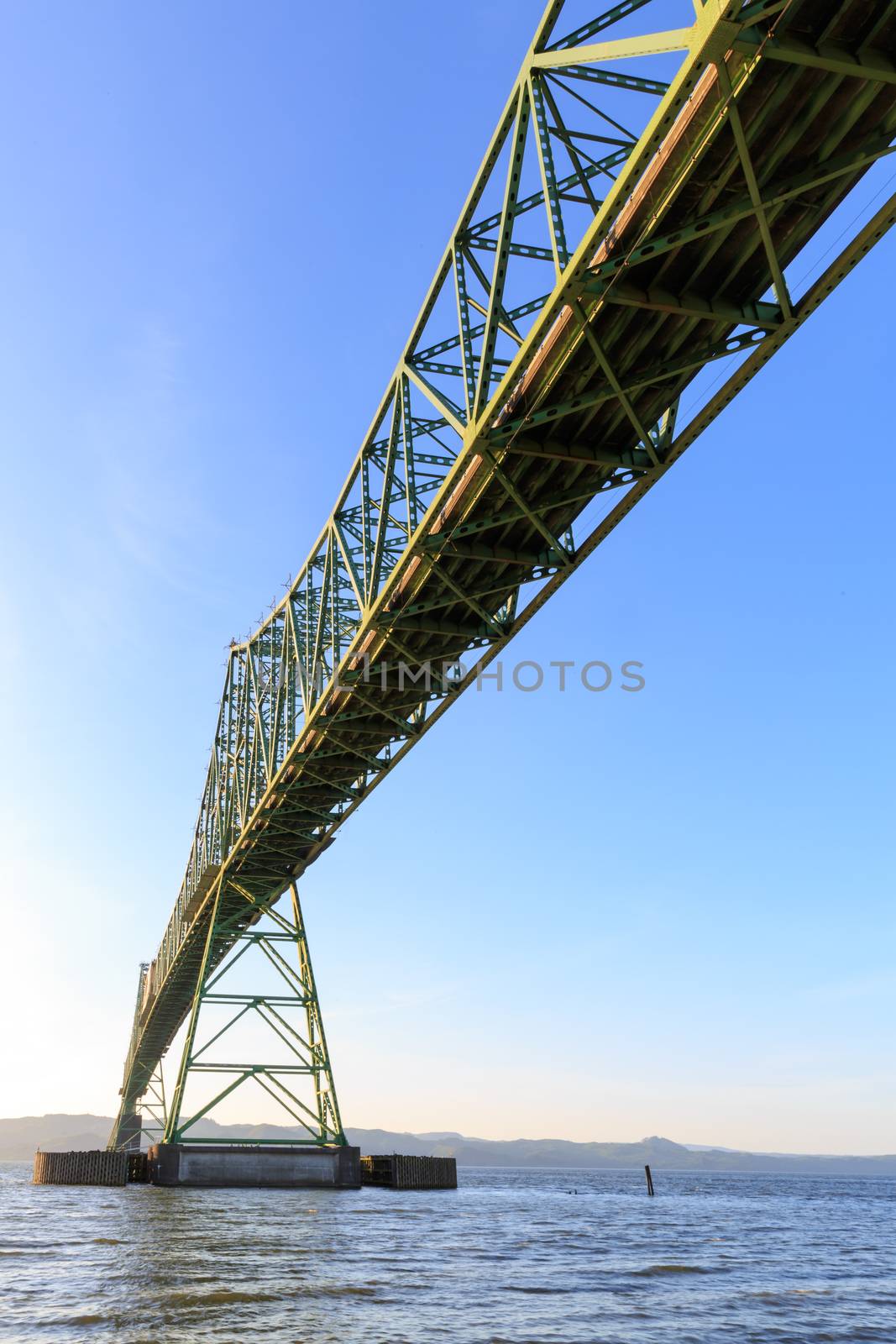 This bridge connects the states of Washington and Oregon at the mouth of the Columbia River.