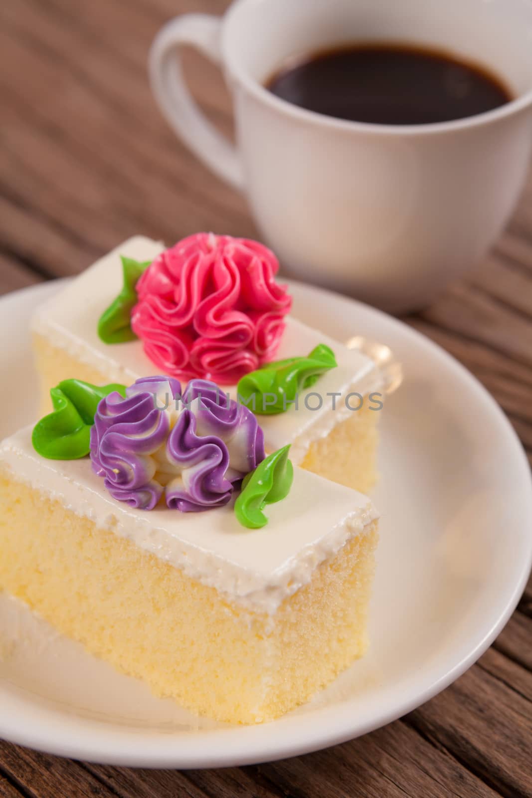 Flower Cake in white dish and coffee on the wood table