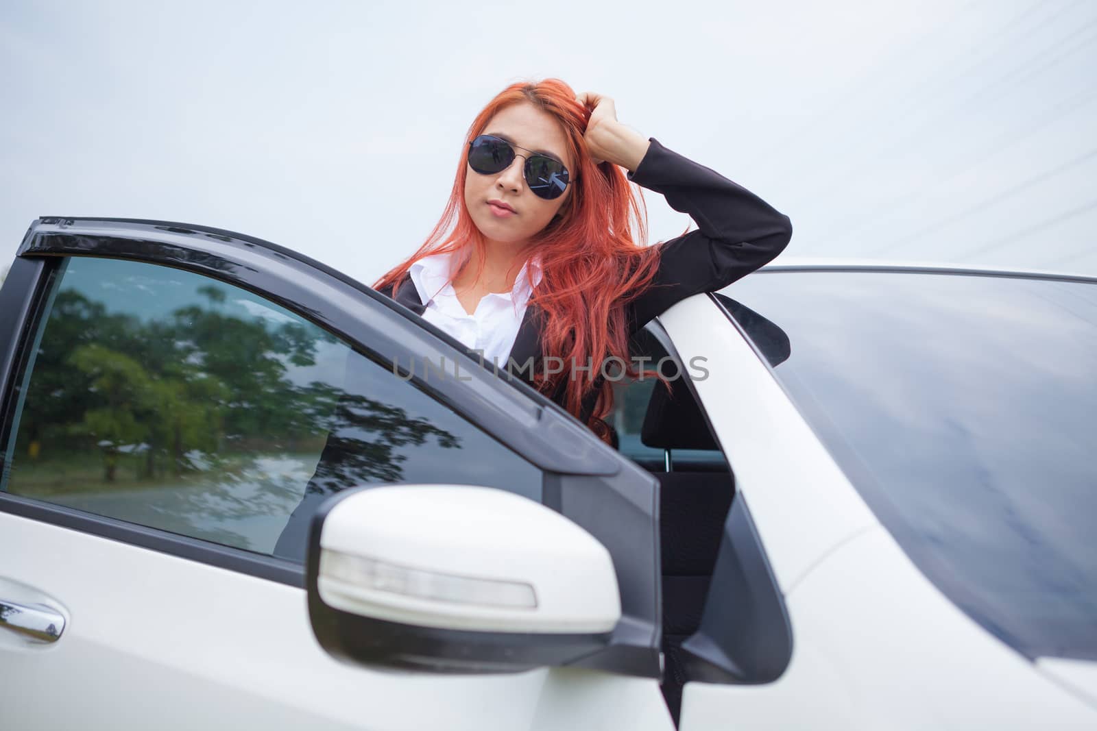 Young asian business woman with car