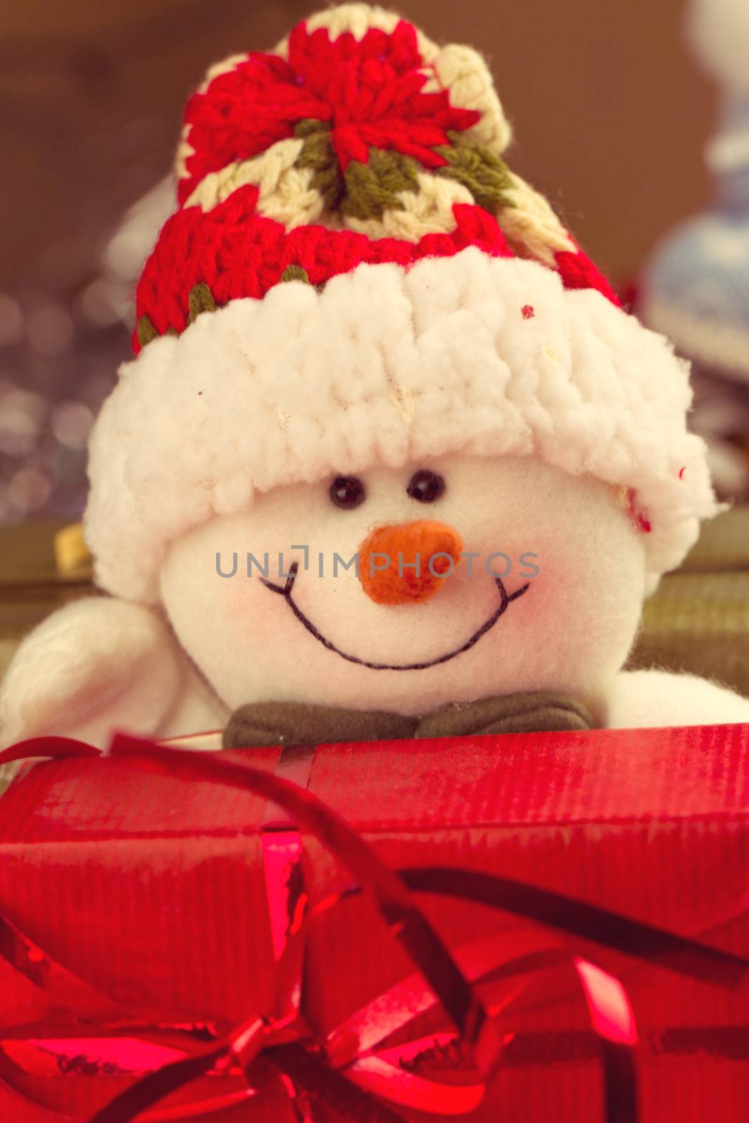 Christmas and New Year snowman snowman with gift on snow background