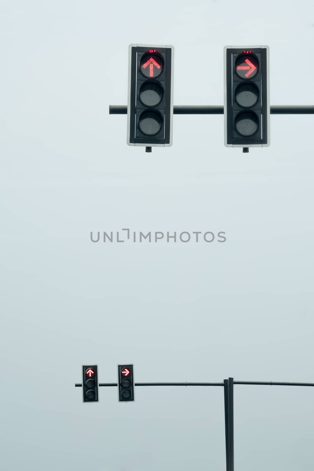 Traffic lights on a pole (red), straight and turn right direction