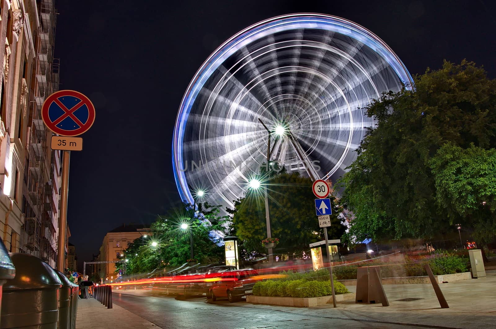 Big wheel spinning at night by anderm