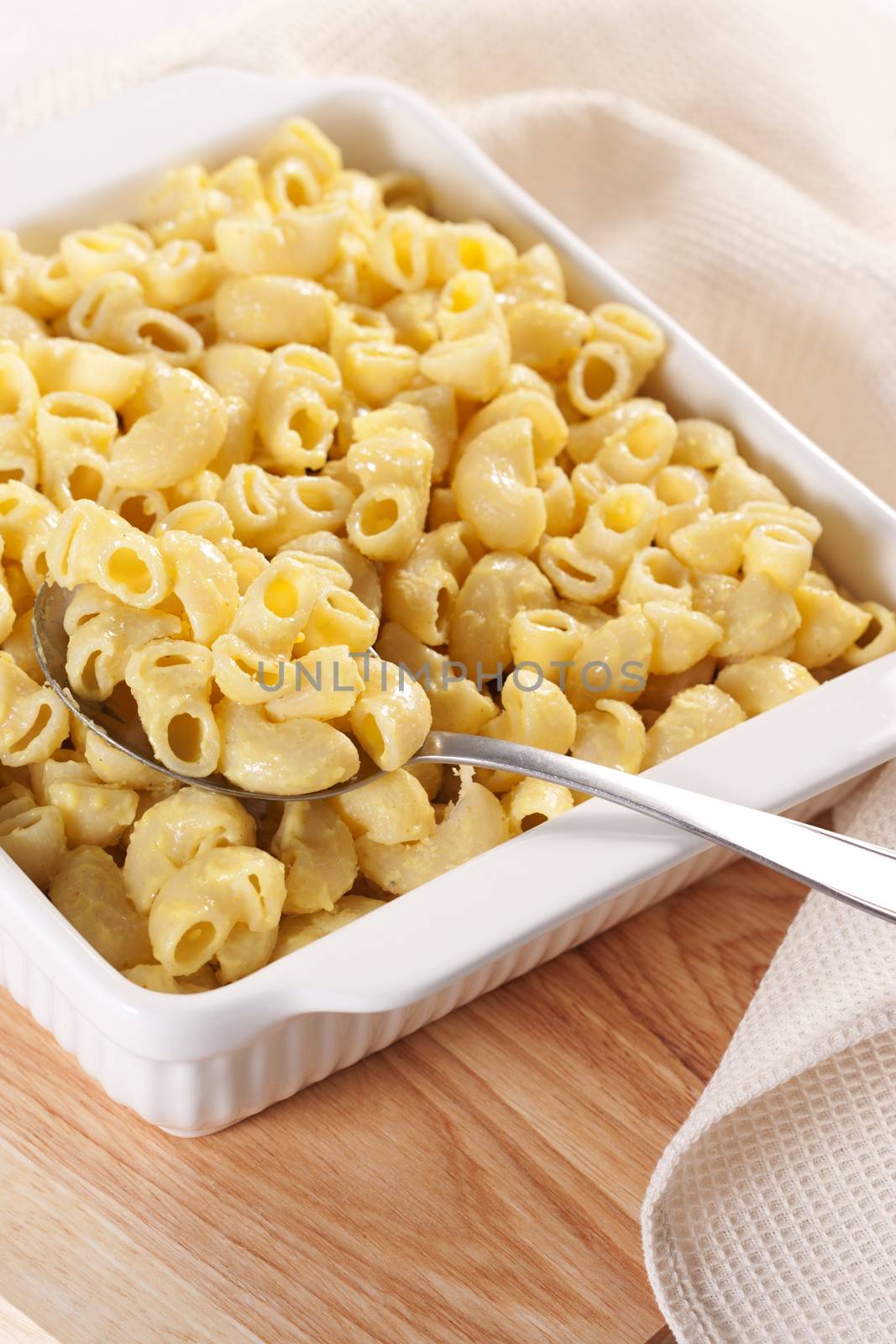 Macaroni and cheese in the casserole 