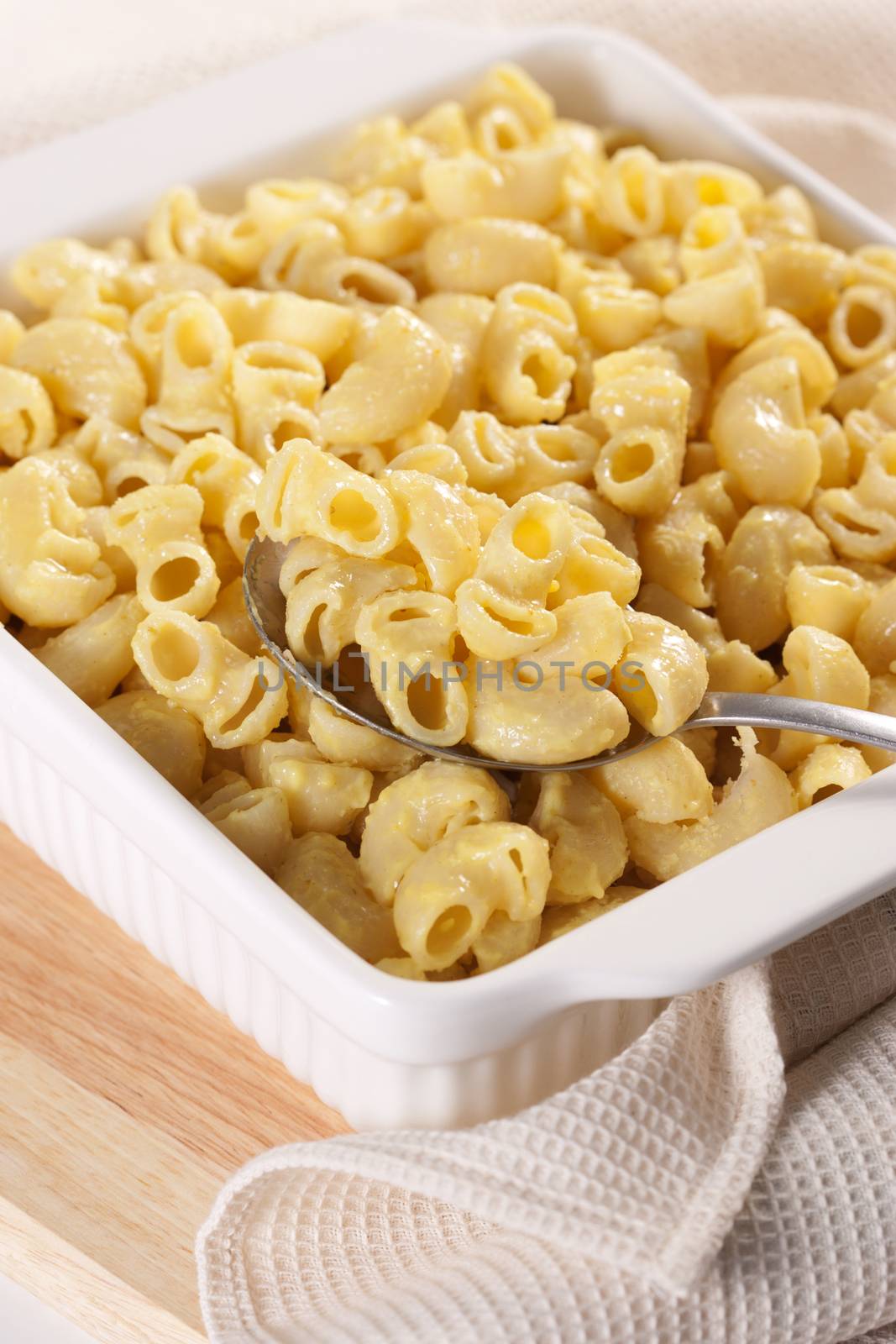 Macaroni and cheese in the casserole 