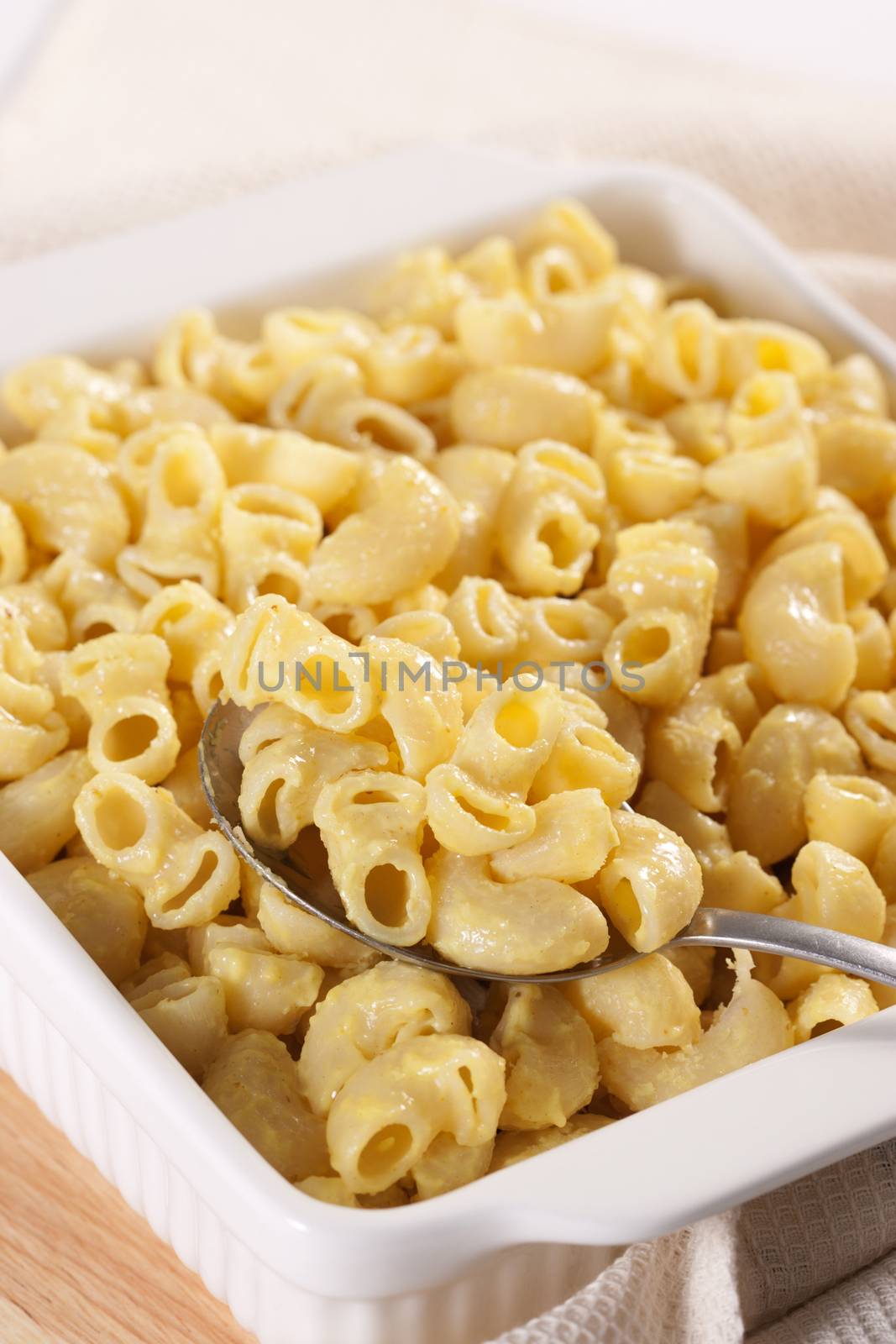 Macaroni and cheese in the casserole 