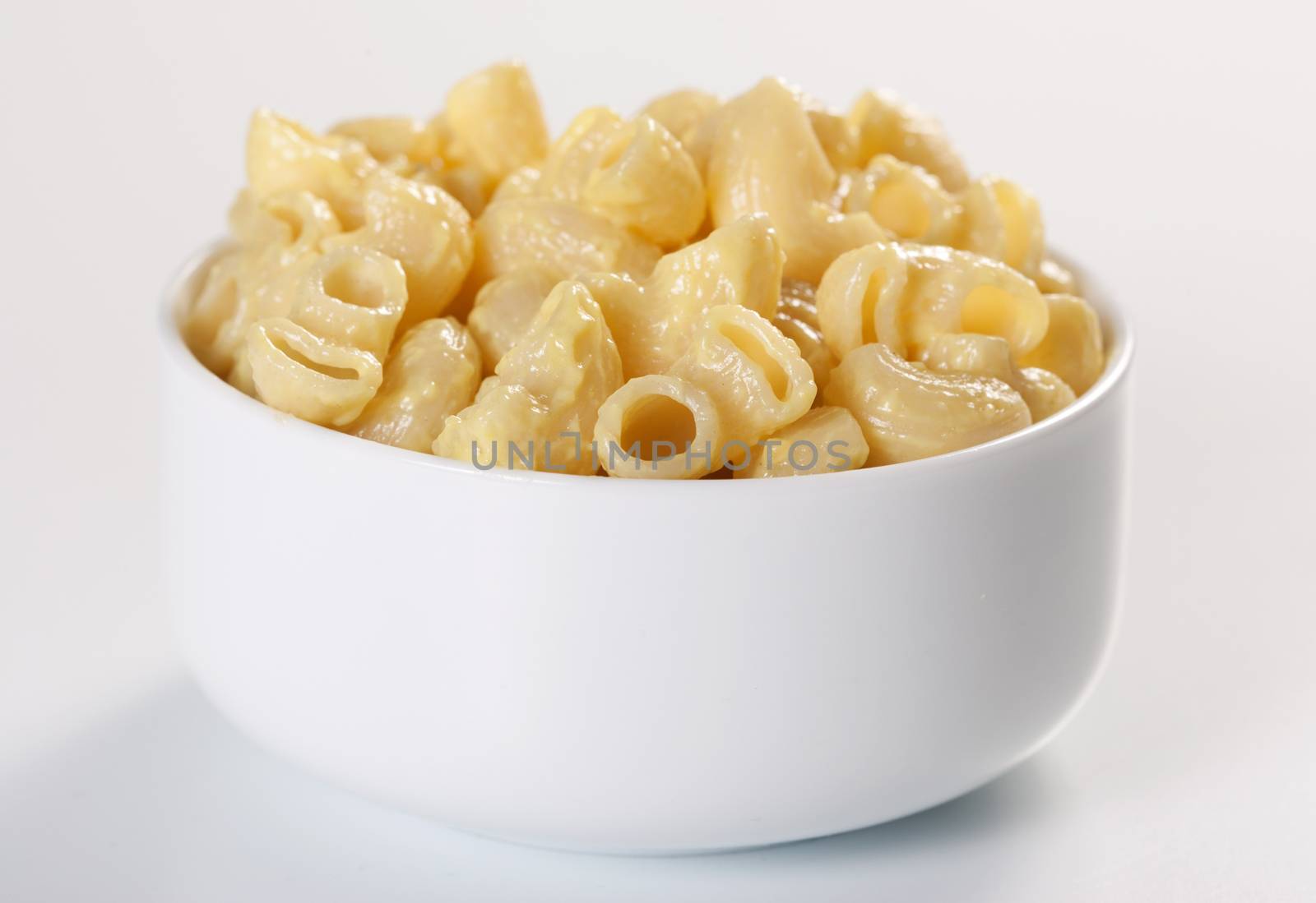 Macaroni and cheese in the bowl