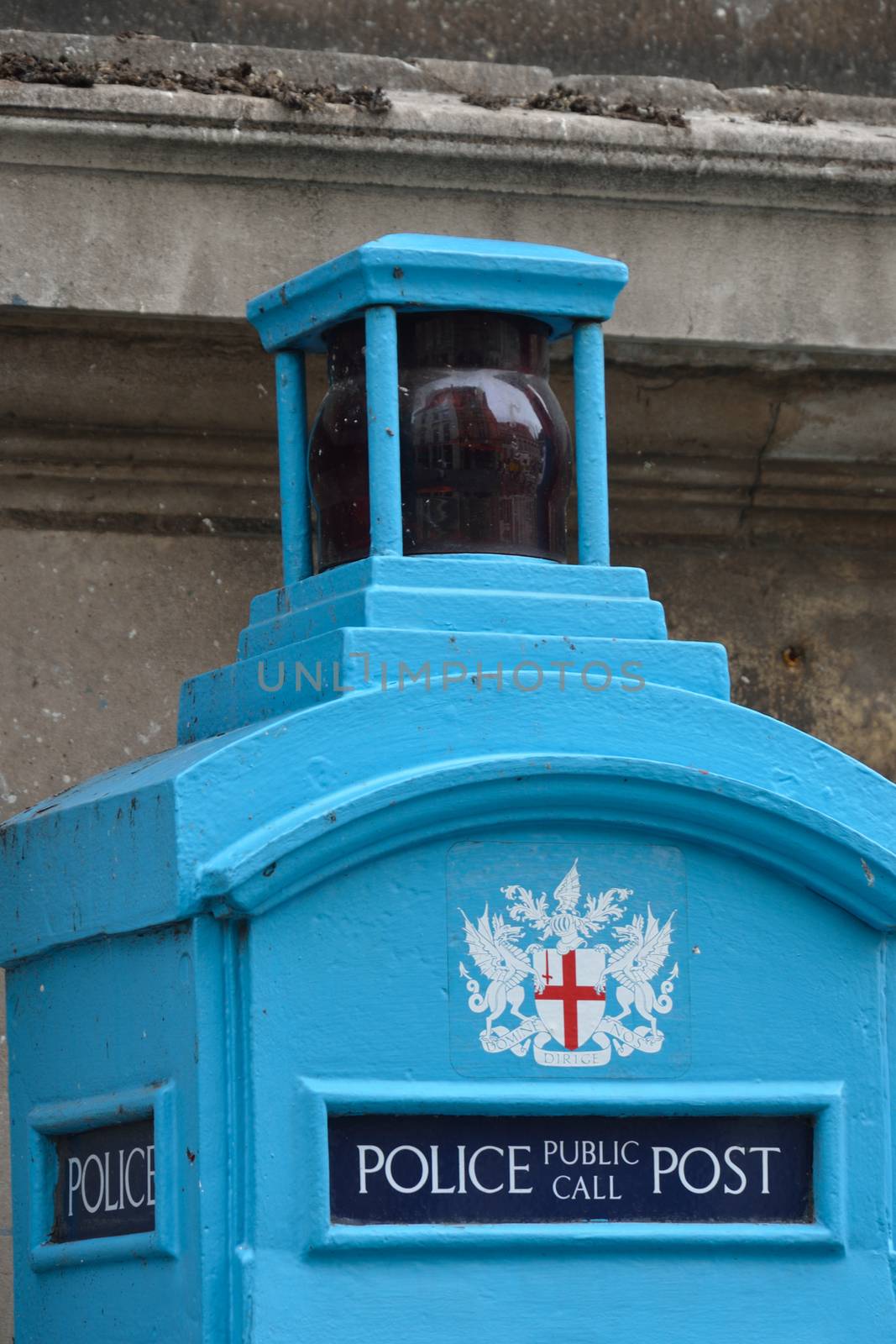 blue police box by pauws99