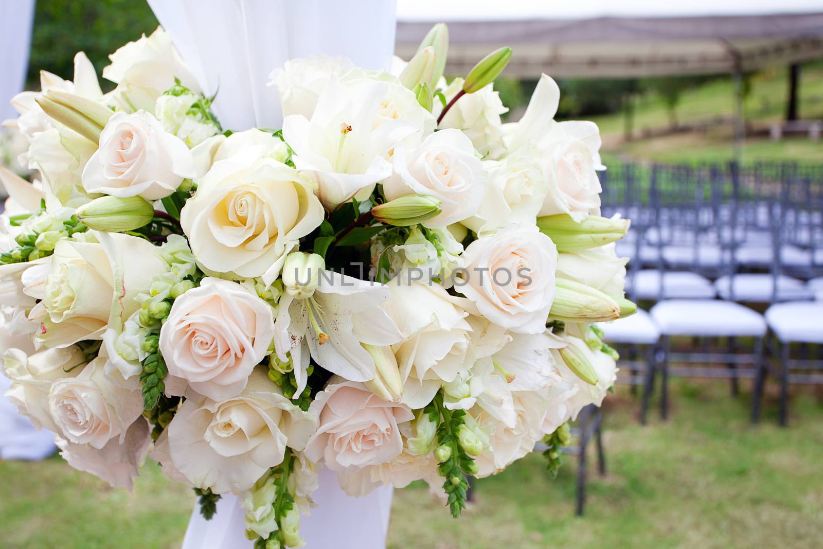 wedding marquee with bouquets of roses by jannyjus