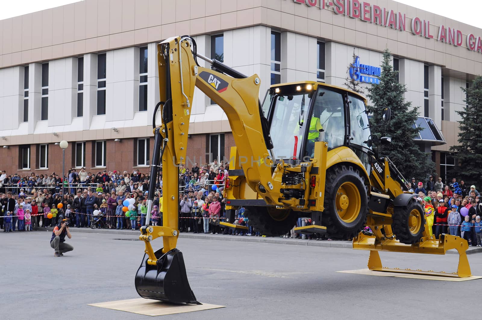 City Day of Tyumen, on July 26, 2014, show of dancing excavators by veronka72