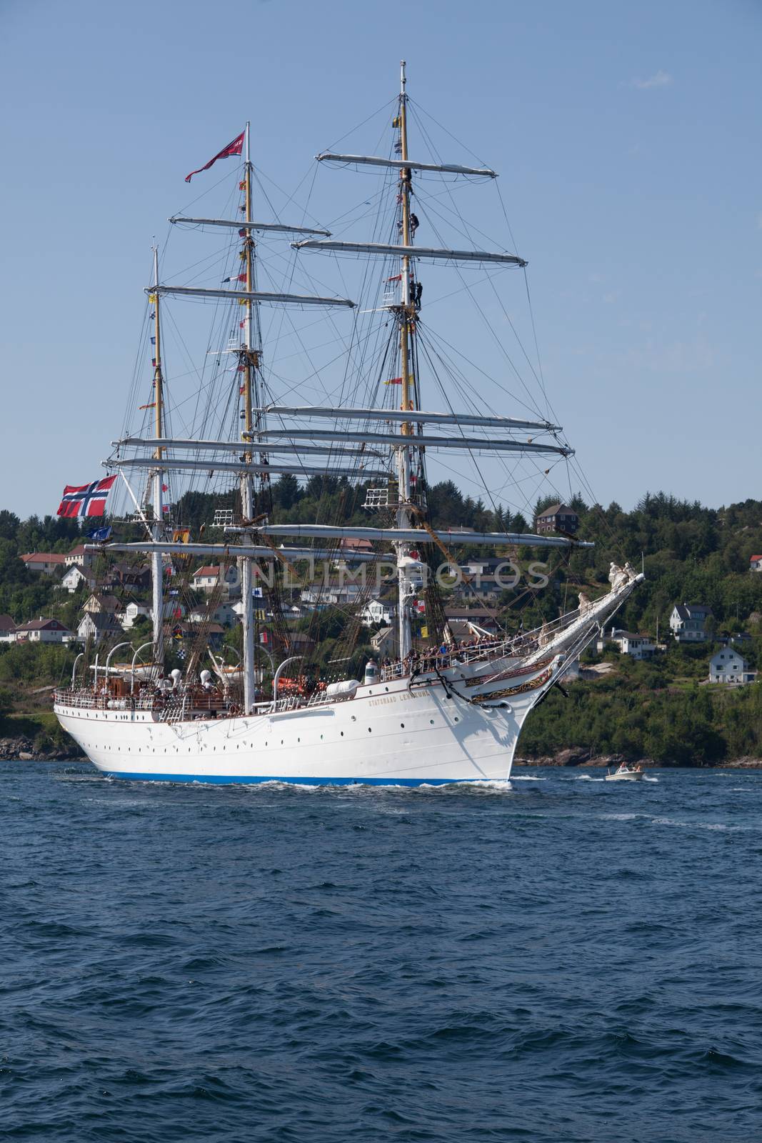 Tall Ship Races Bergen by SveinOttoJacobsen