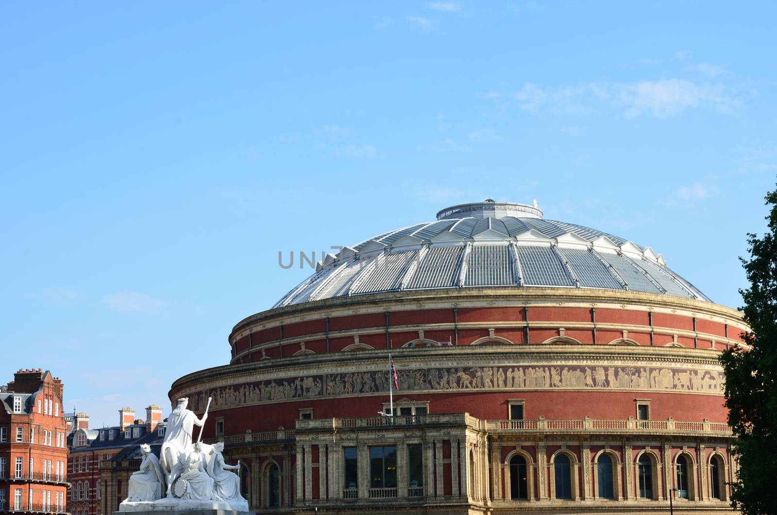 Albert hall viewed from the  memorial by pauws99