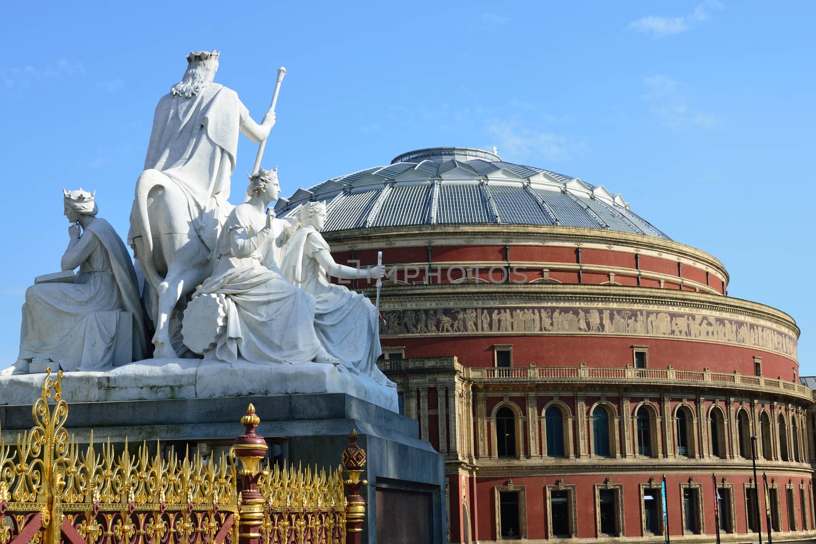 Statue at Albert Memorial overlooking  Hall  by pauws99