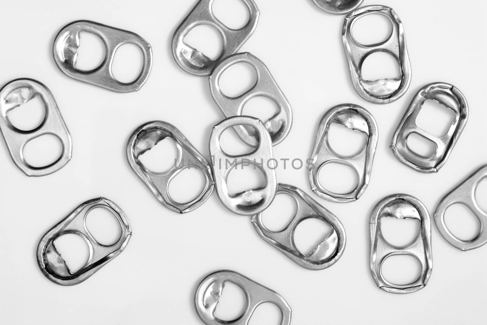 Metal ring pulls