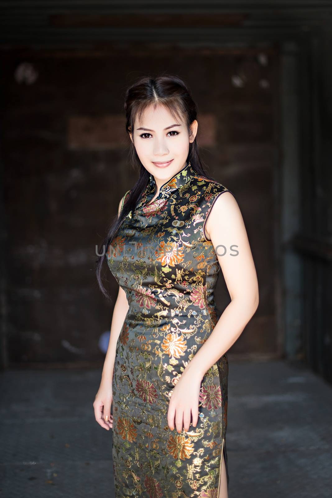 Chinese girl in traditional Chinese cheongsam blessing