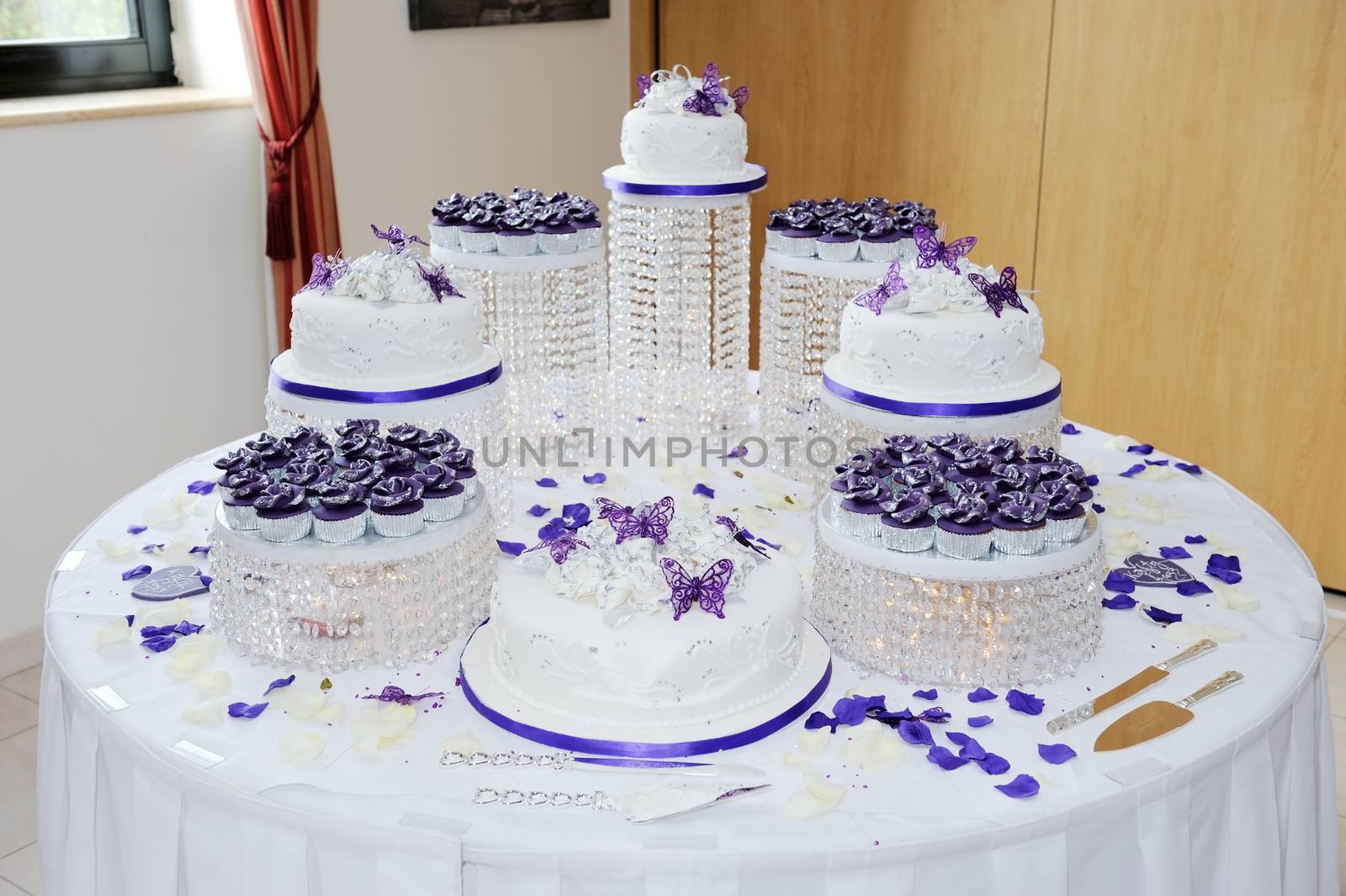 Big wedding cake by kmwphotography