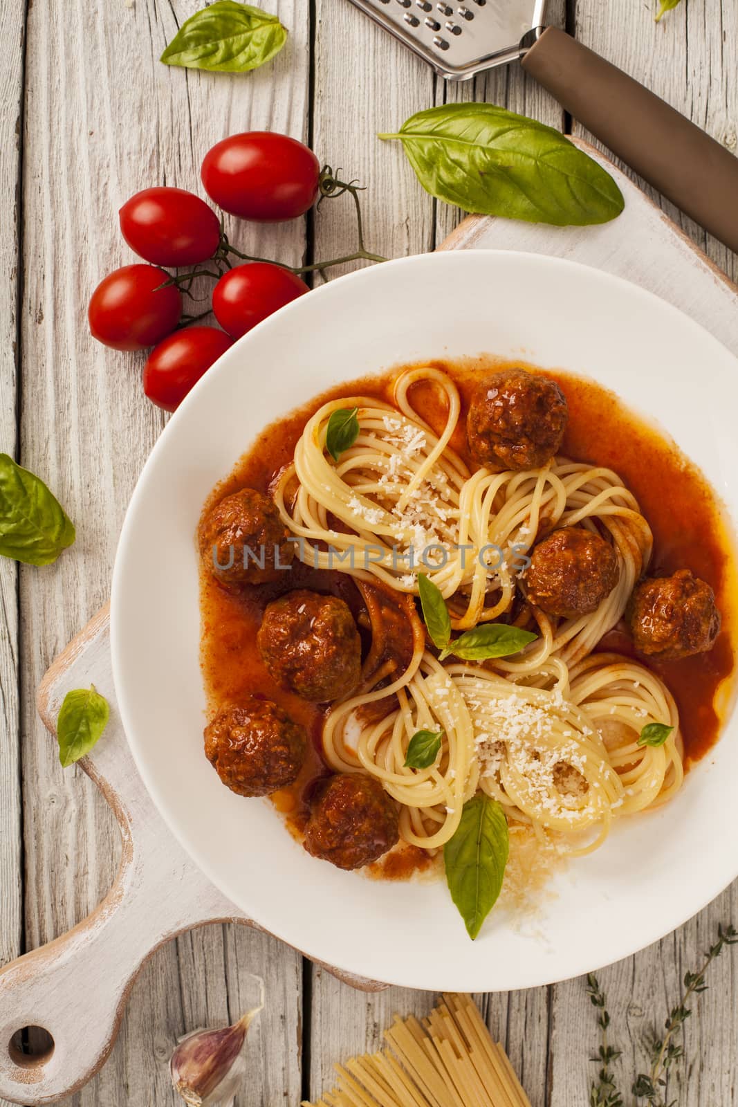 Pasta with meatballs with fresh basil and tomato sauce