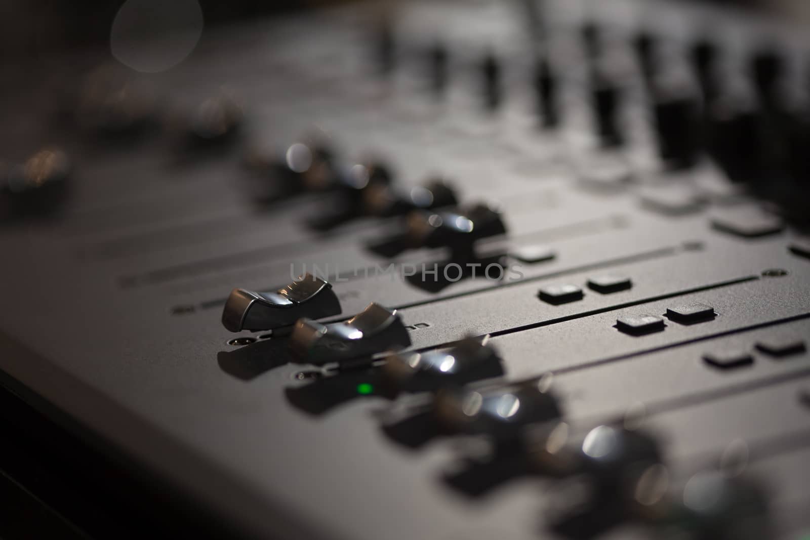 Audio mixing console by tdhster