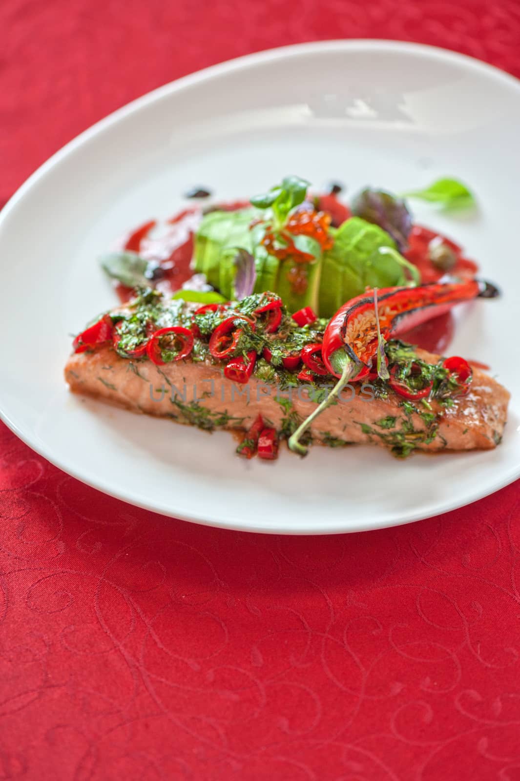 baked salmon with herbs and cayenne pepper