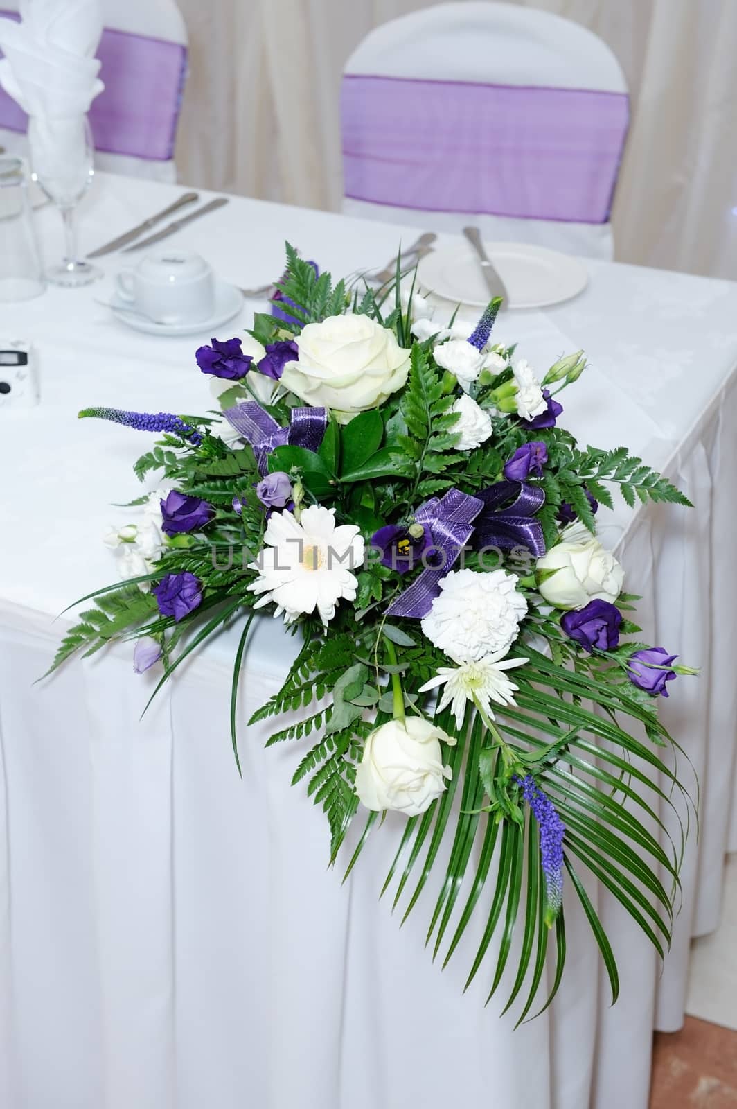 Wedding reception flowers by kmwphotography