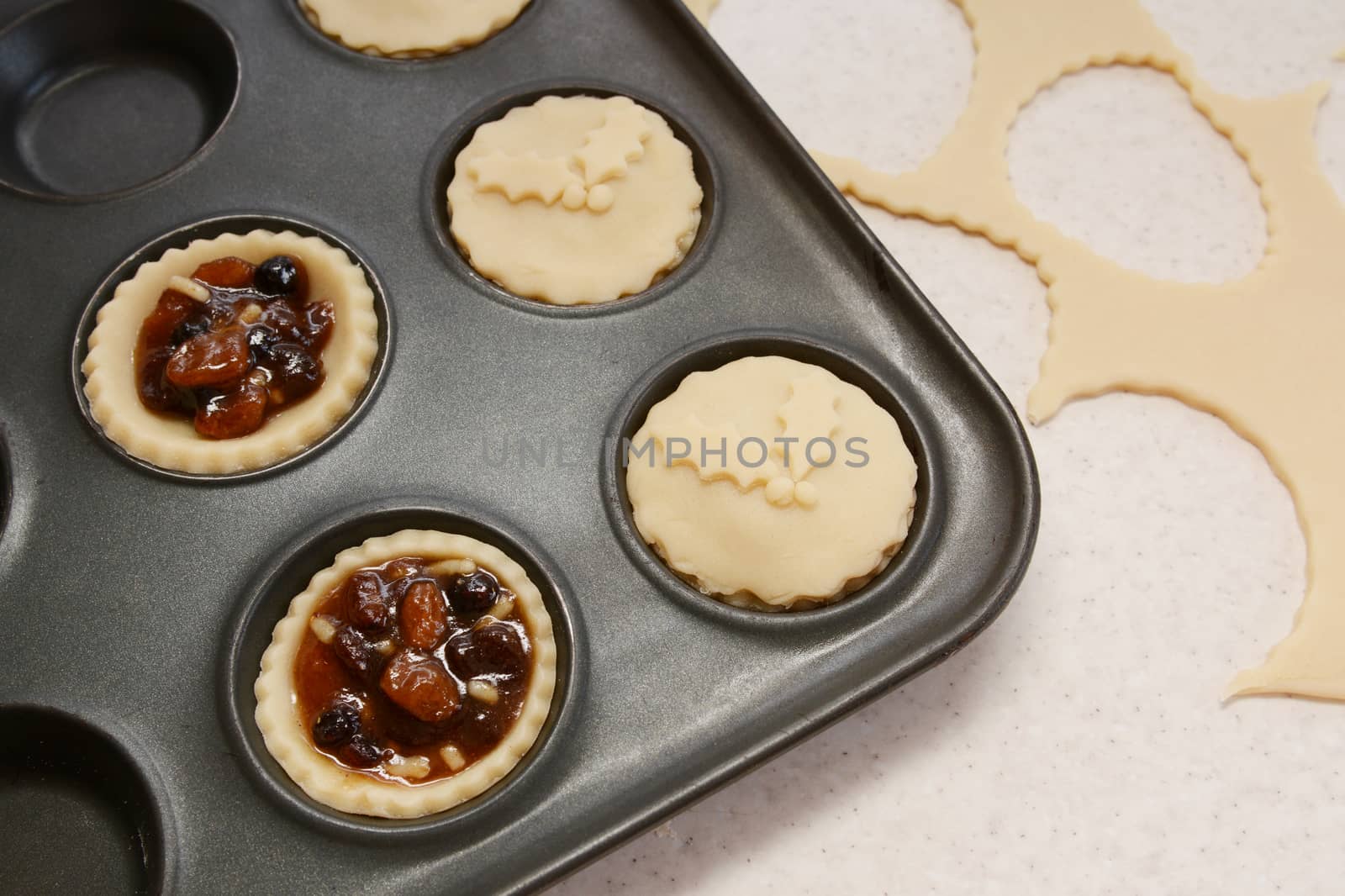 Process of making mince pies with pastry and traditional mincemeat filling