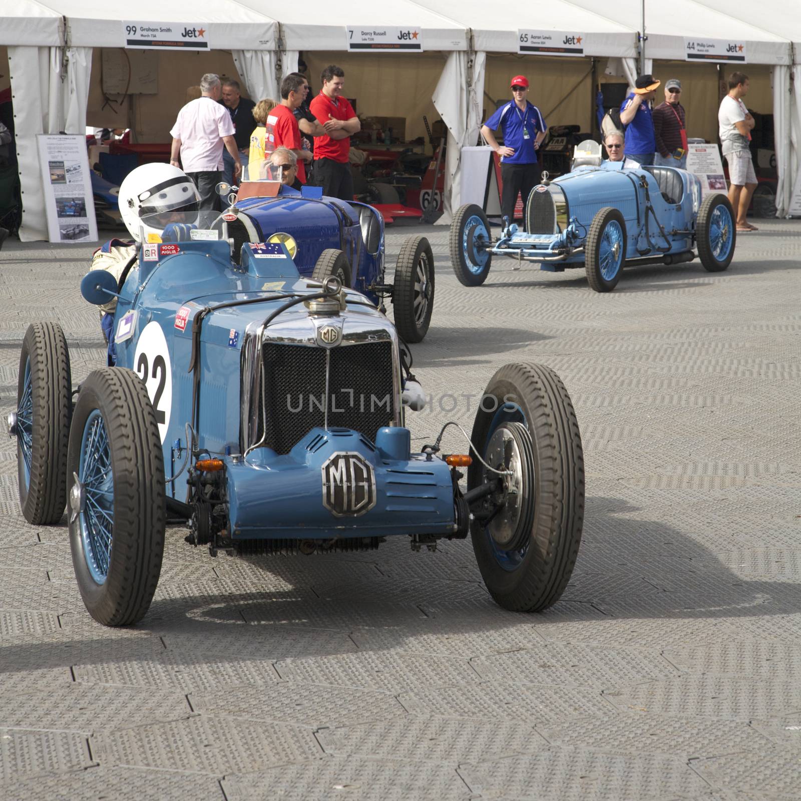 Melbourne Formula One, MG and other antique racers in 2010 by instinia