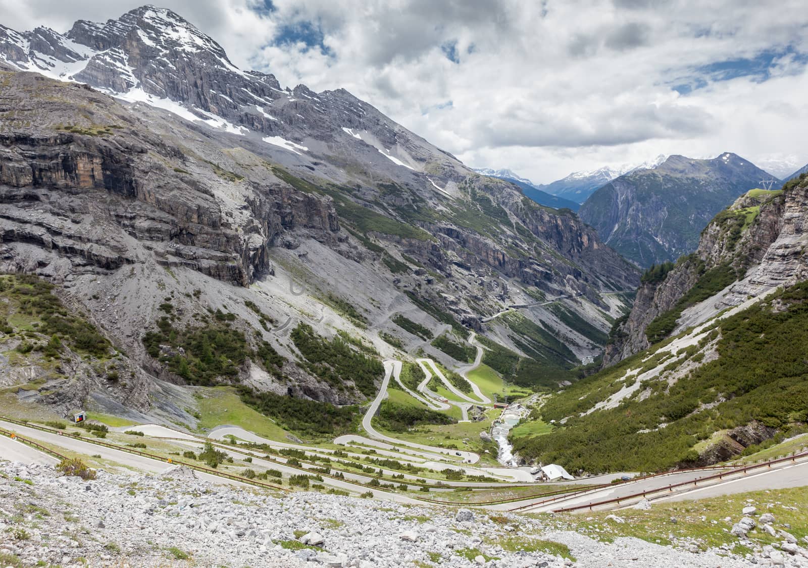 Mountain pass by SveinOttoJacobsen