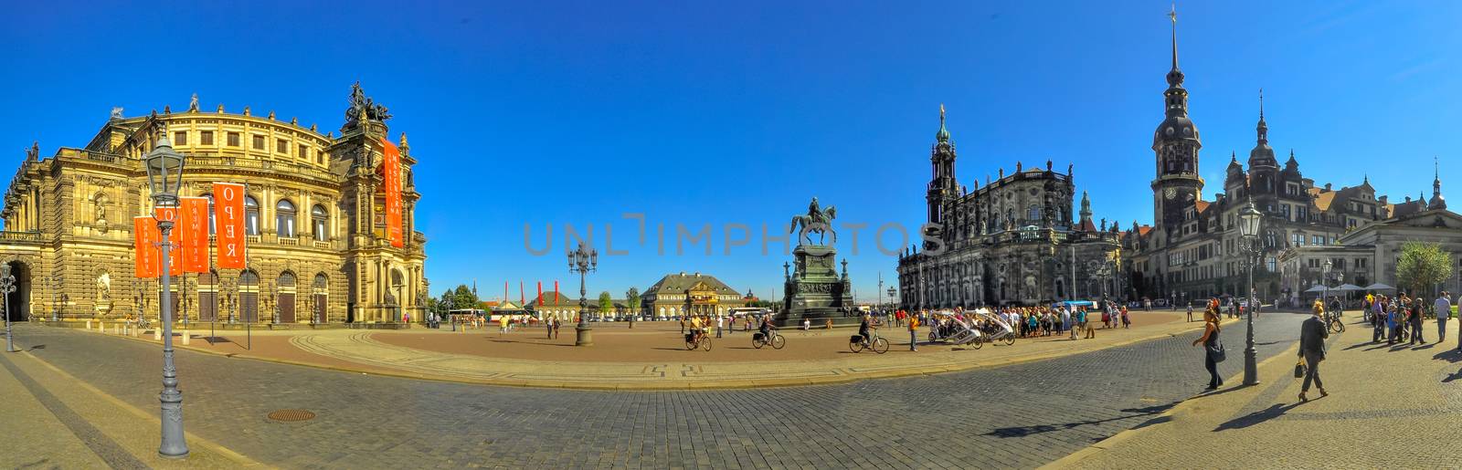 Semper Opera Panorama in Dresden by weltreisendertj
