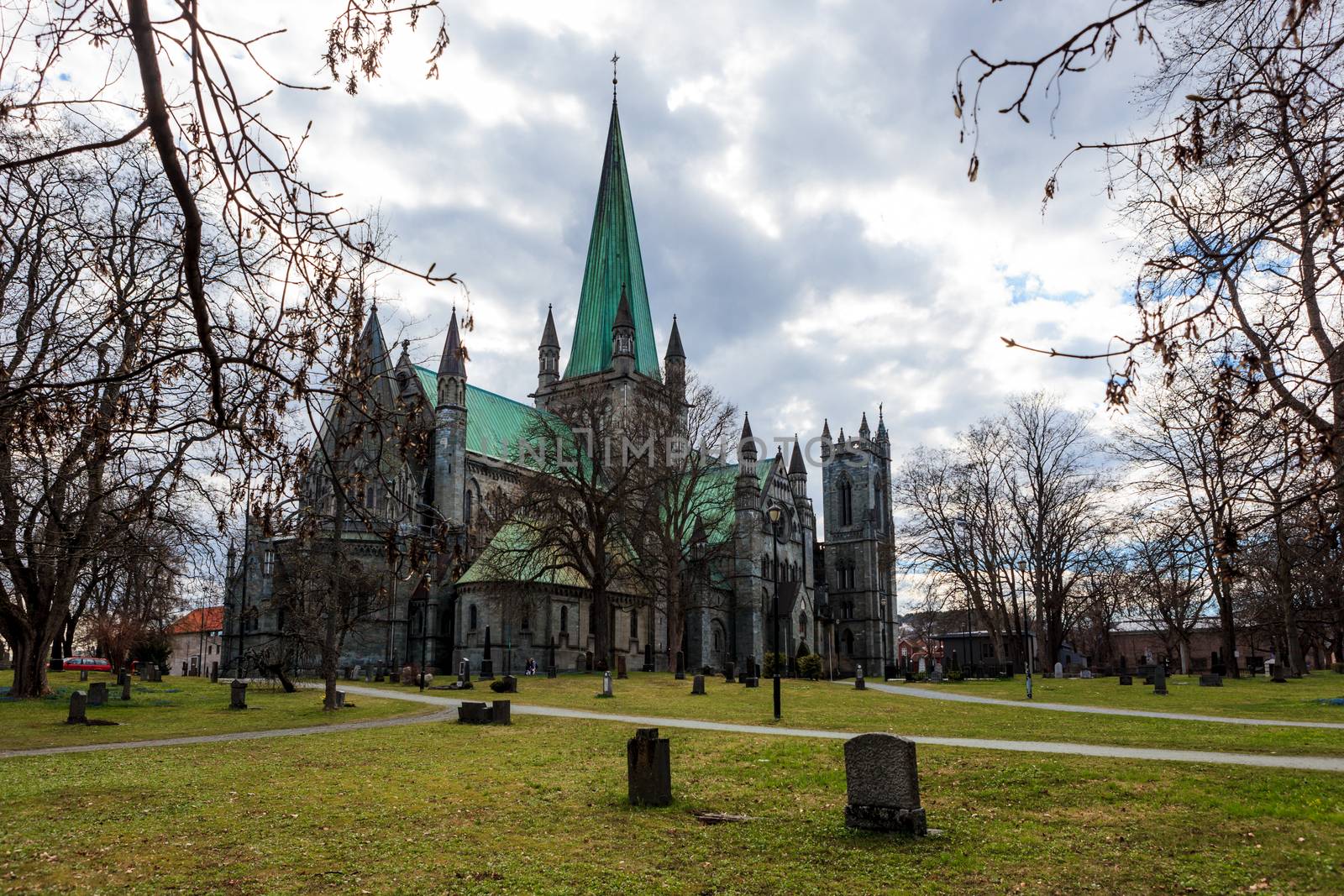 Nidaros Cathedral by SveinOttoJacobsen