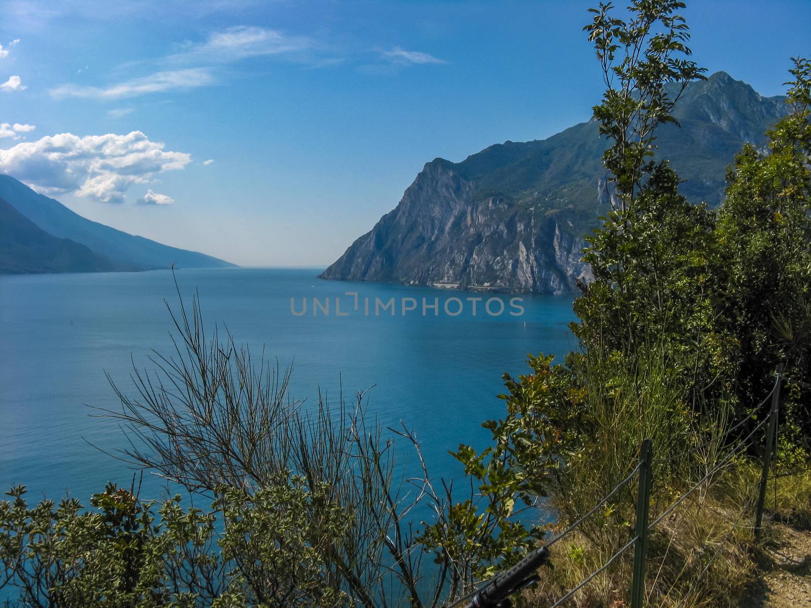Lake Garda is the largest lake in Italy by weltreisendertj