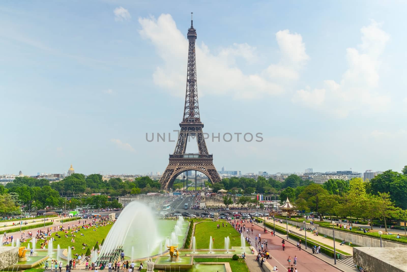 Eifel Tower in Paris by aleksaskv