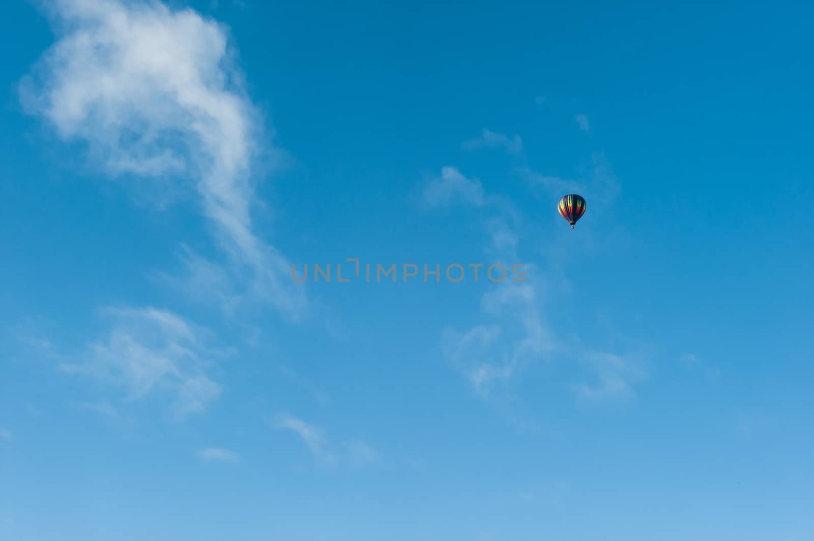 Flying in a Hot Air Balloon in Winter by chentim