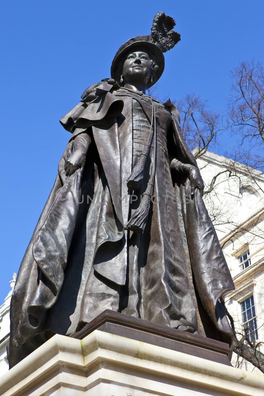Statue of Queen Mother Elizabeth in London by chrisdorney
