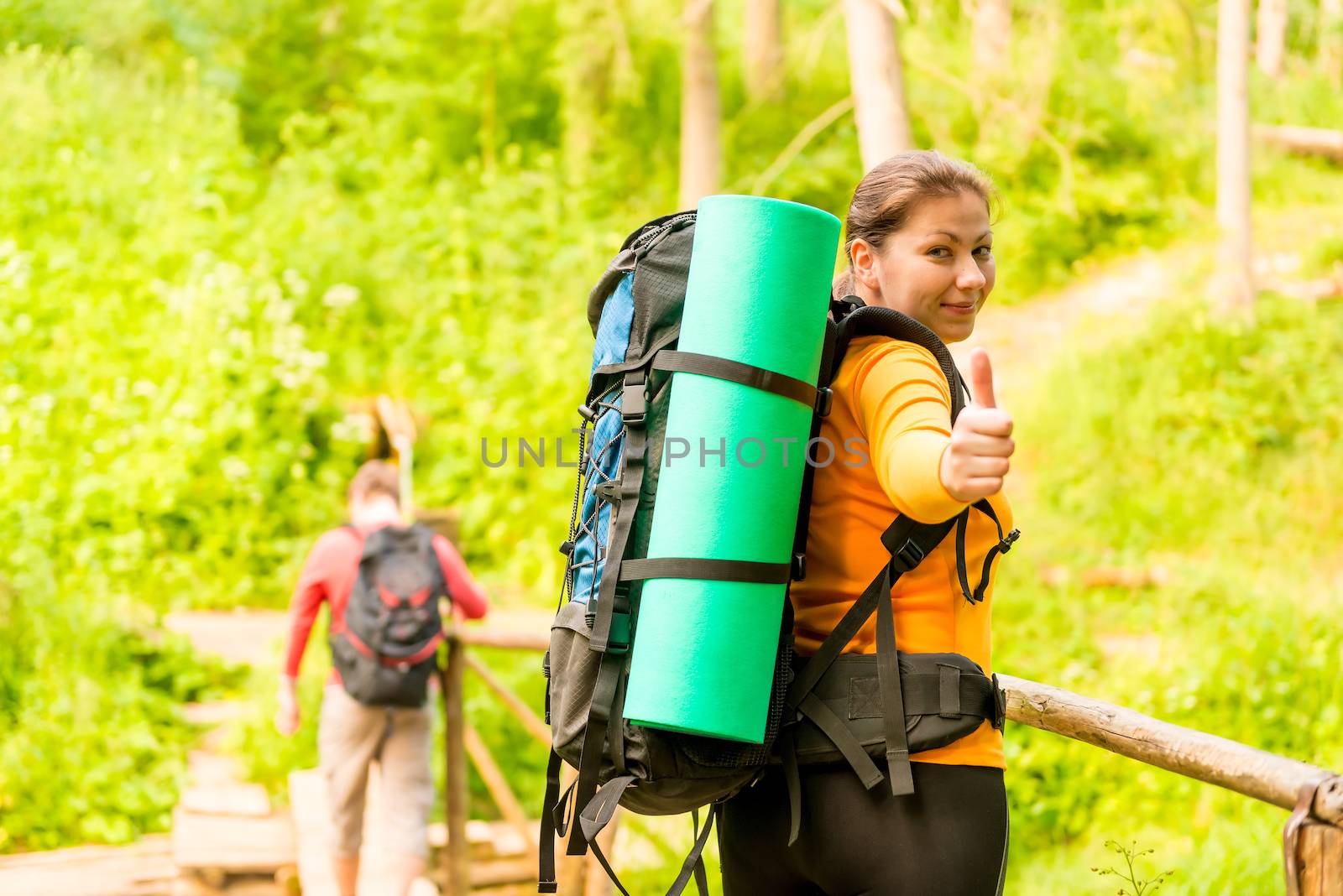 husband and wife in a hike in the woods