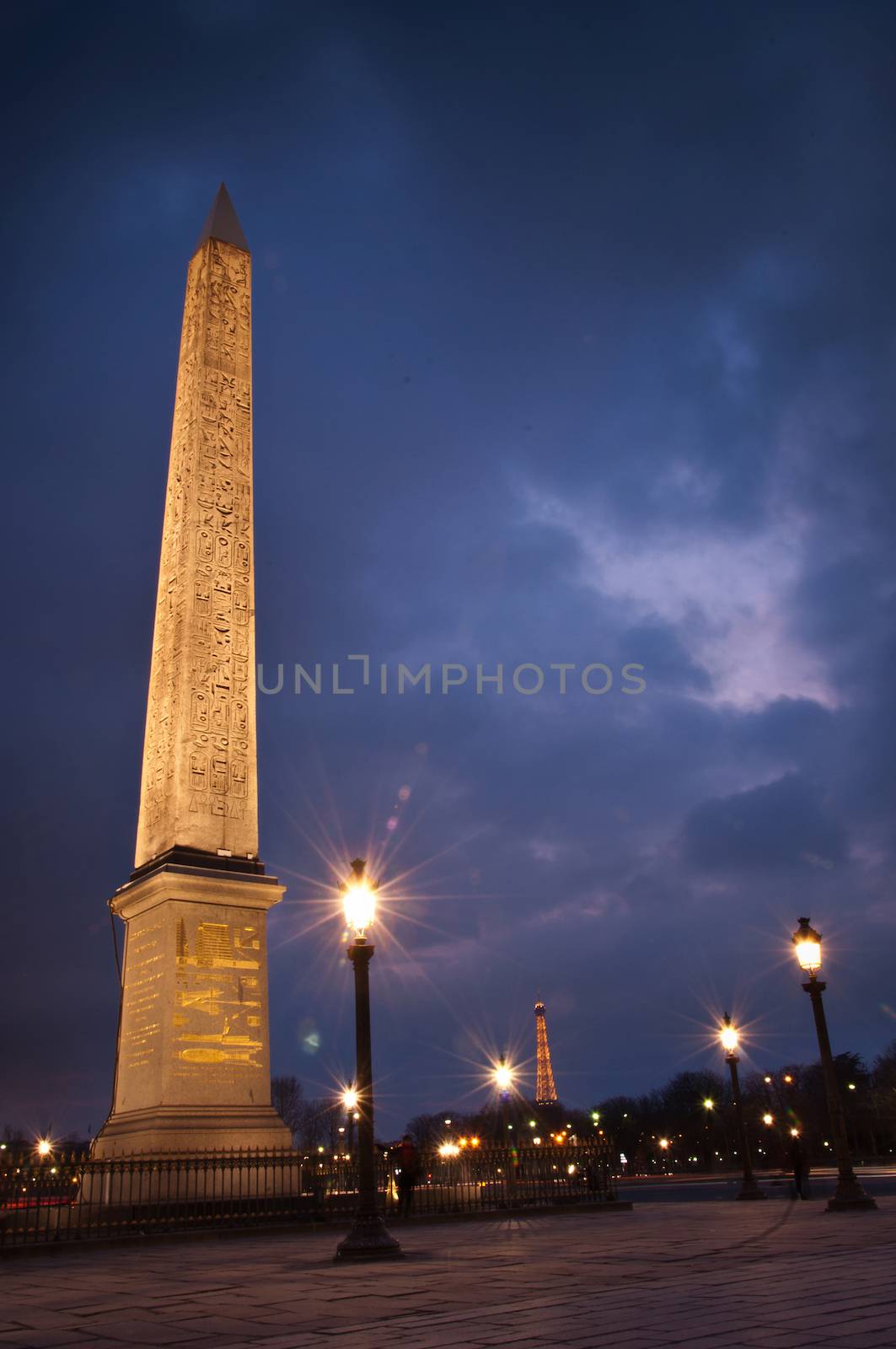 Concorde place in paris by night