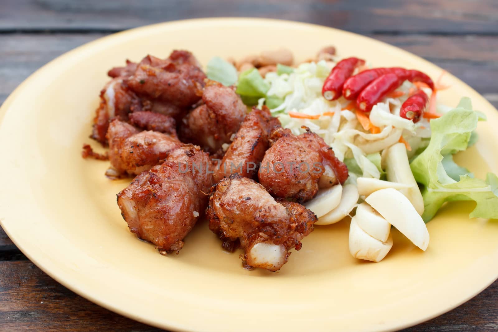 fried pork spare rib with  vegetables, thai style